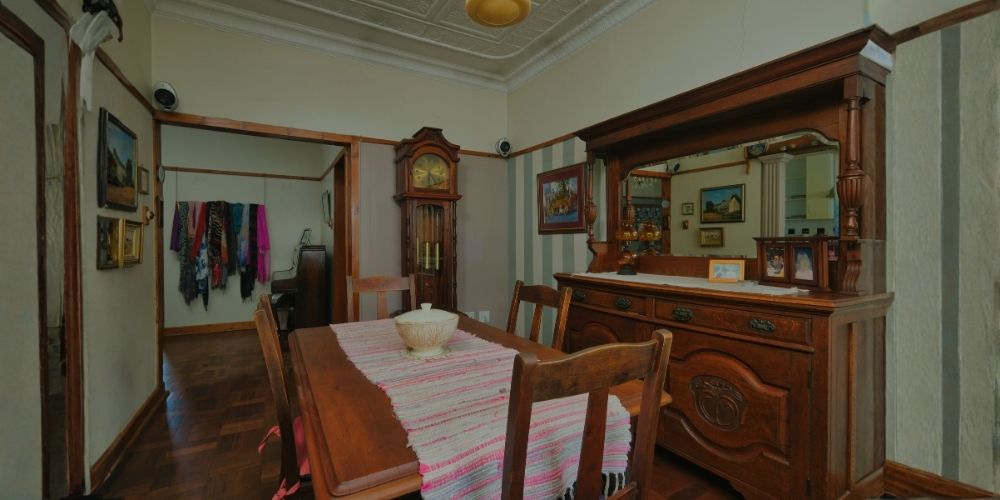 Không gian trong nhà luôn tối tăm, thiếu ánh sáng mặt trời